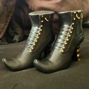 Black & Gold Witch Shoe Figurines